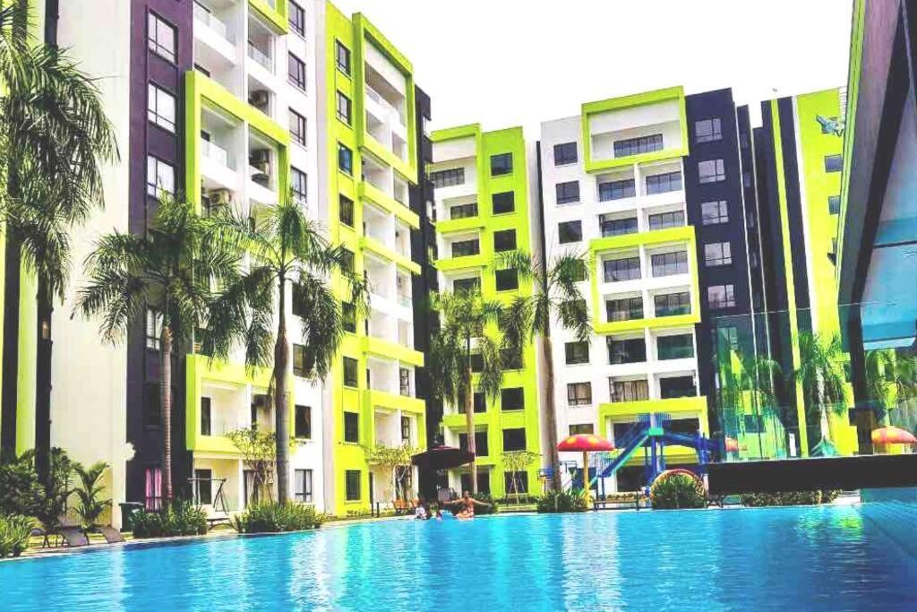 Manhattan Condo Ipoh With Water Park And Pool View Exterior photo