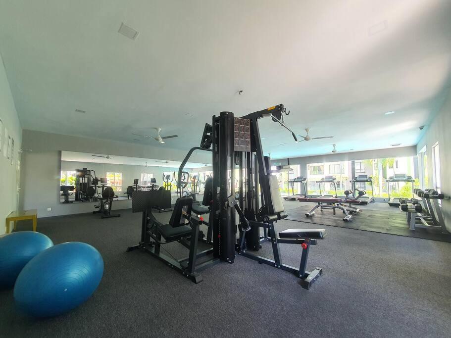 Manhattan Condo Ipoh With Water Park And Pool View Exterior photo
