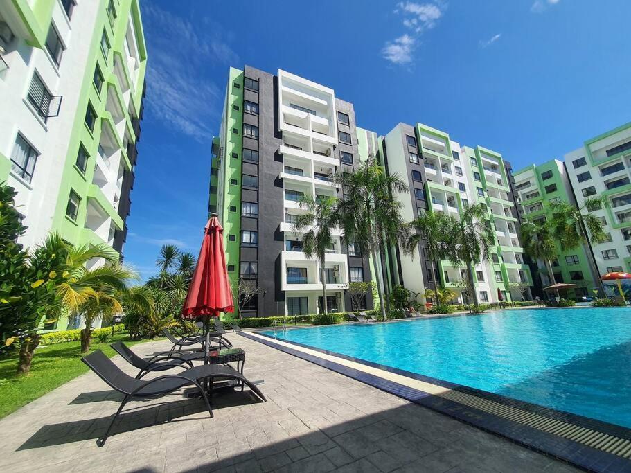 Manhattan Condo Ipoh With Water Park And Pool View Exterior photo