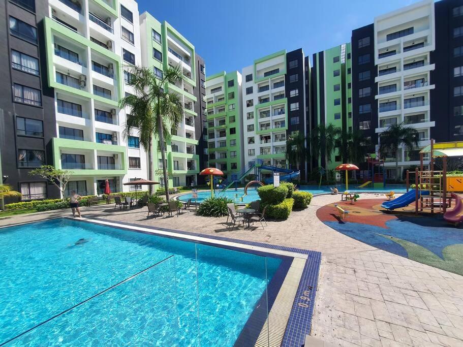 Manhattan Condo Ipoh With Water Park And Pool View Exterior photo