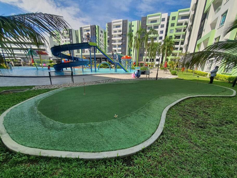 Manhattan Condo Ipoh With Water Park And Pool View Exterior photo