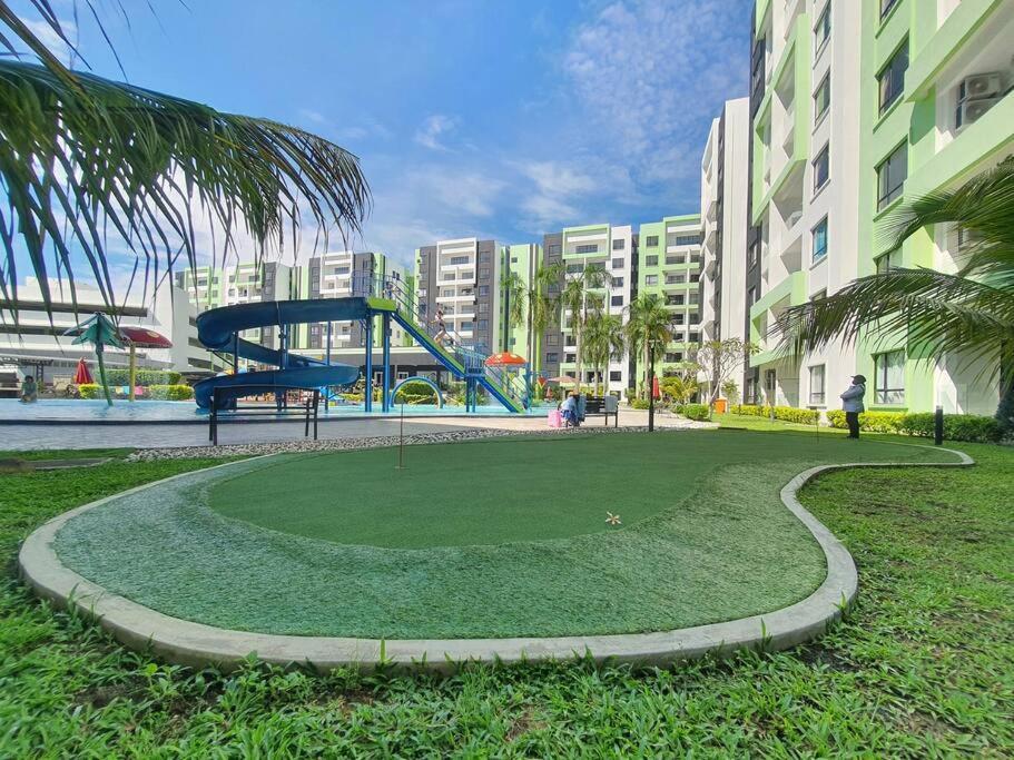 Manhattan Condo Ipoh With Water Park And Pool View Exterior photo