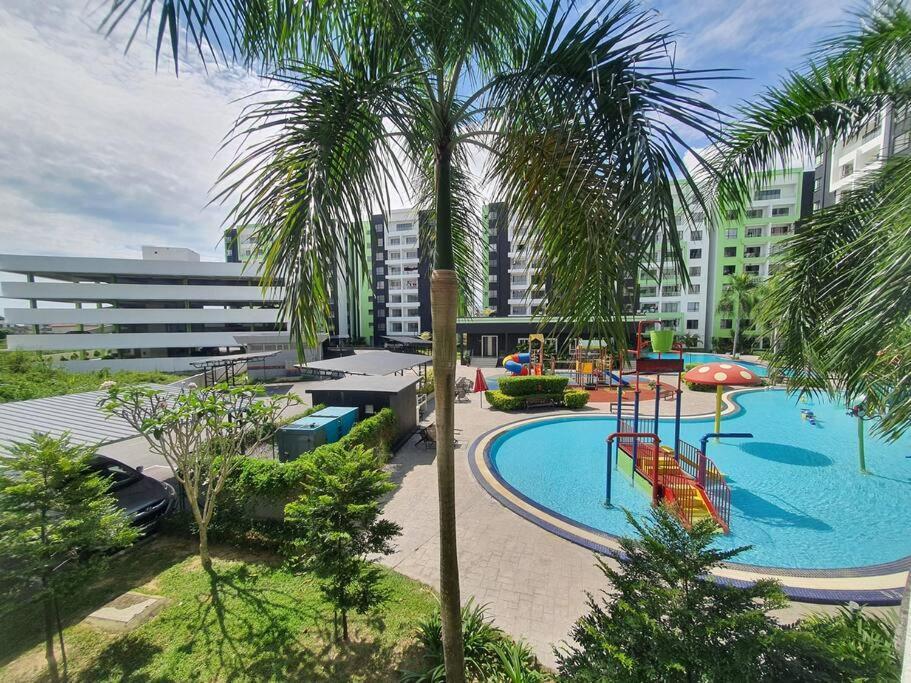 Manhattan Condo Ipoh With Water Park And Pool View Exterior photo