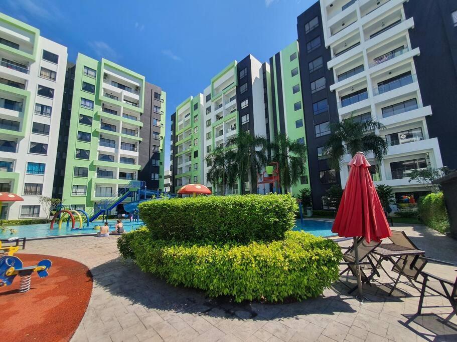 Manhattan Condo Ipoh With Water Park And Pool View Exterior photo